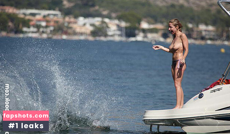 Sarah-Jane Honeywell gallery photo #4