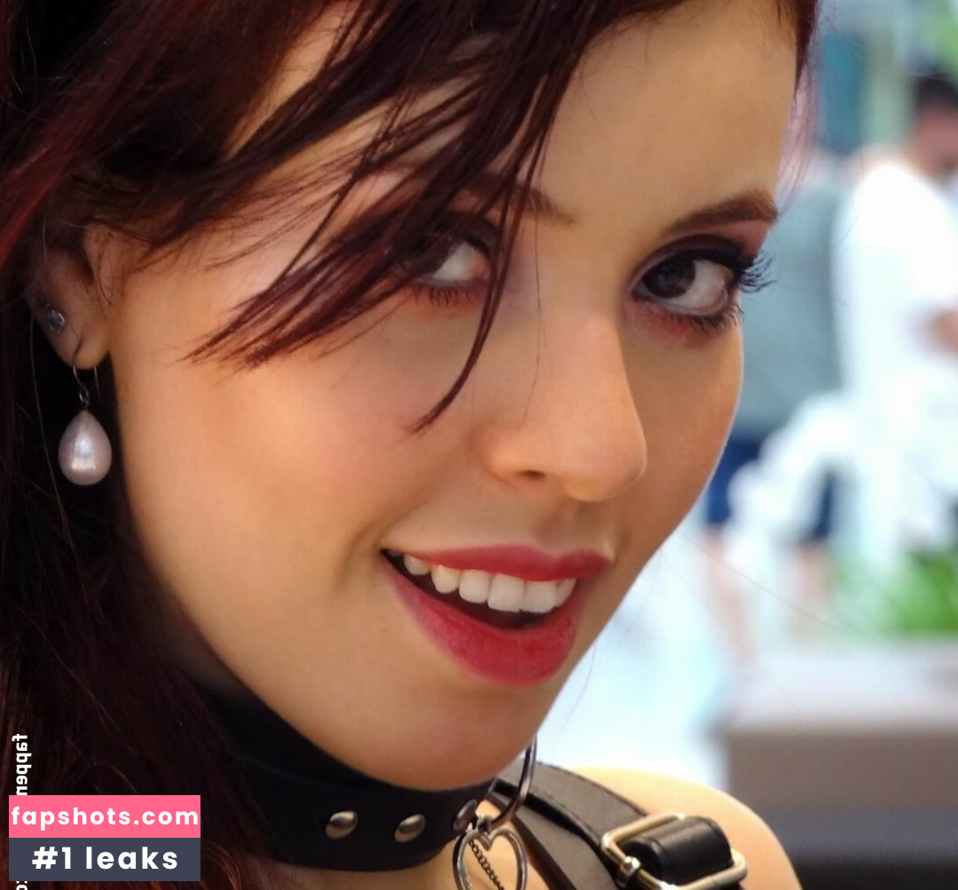 Sarah Jareth gallery photo #2