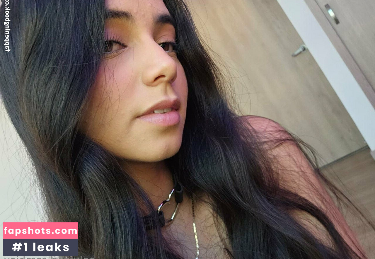 Sarah Joy gallery photo #20