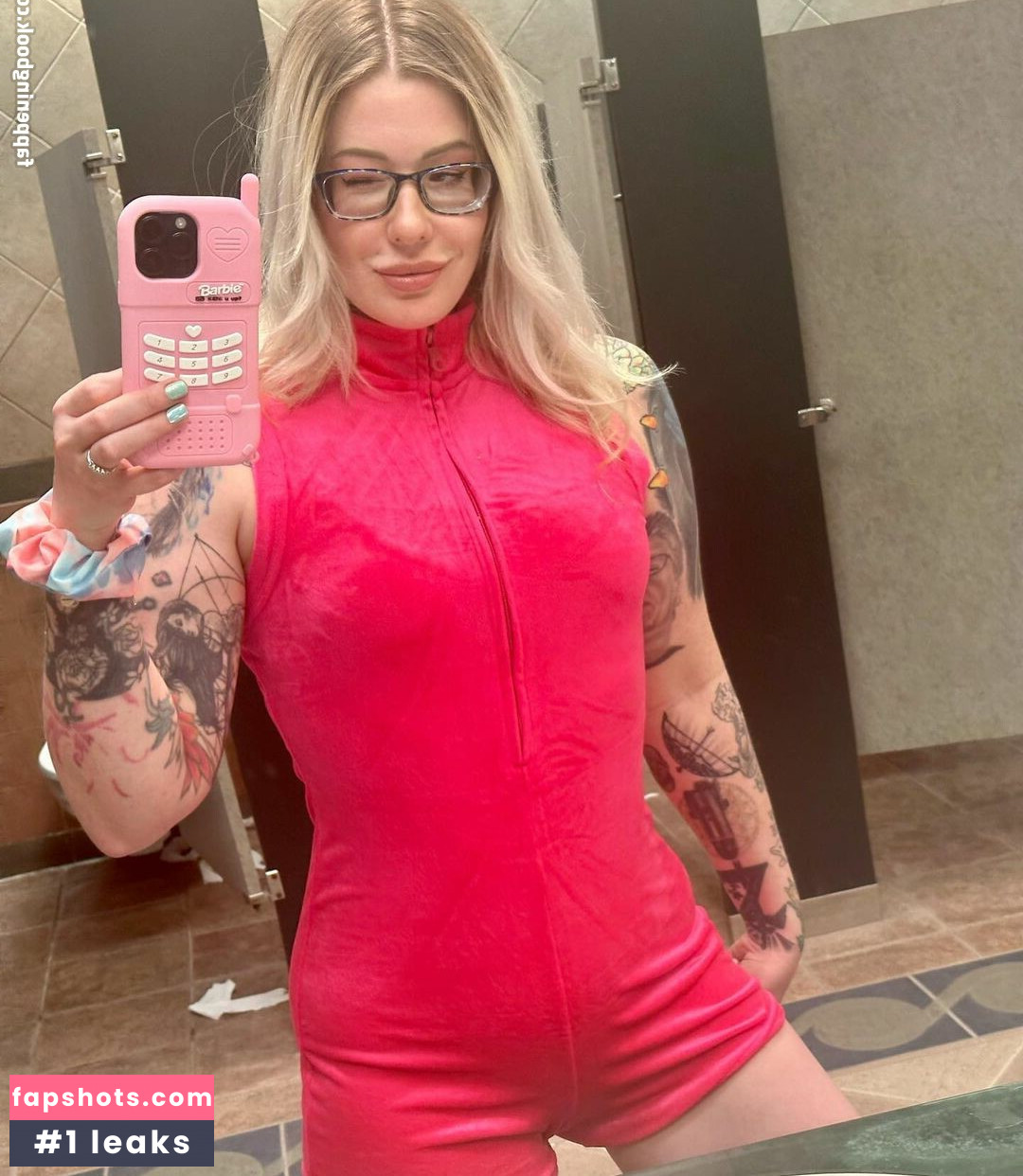 Sarah Karuna Satori gallery photo #5