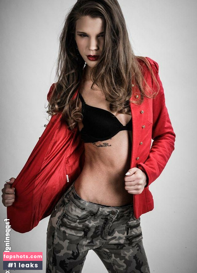 Sarah Kay Nude Leaks OnlyFans Photos #12 - LeakJerk