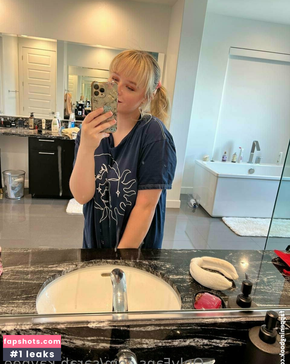 Sarah Kaynee gallery photo #11