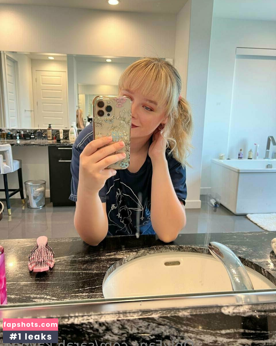 Sarah Kaynee gallery photo #16