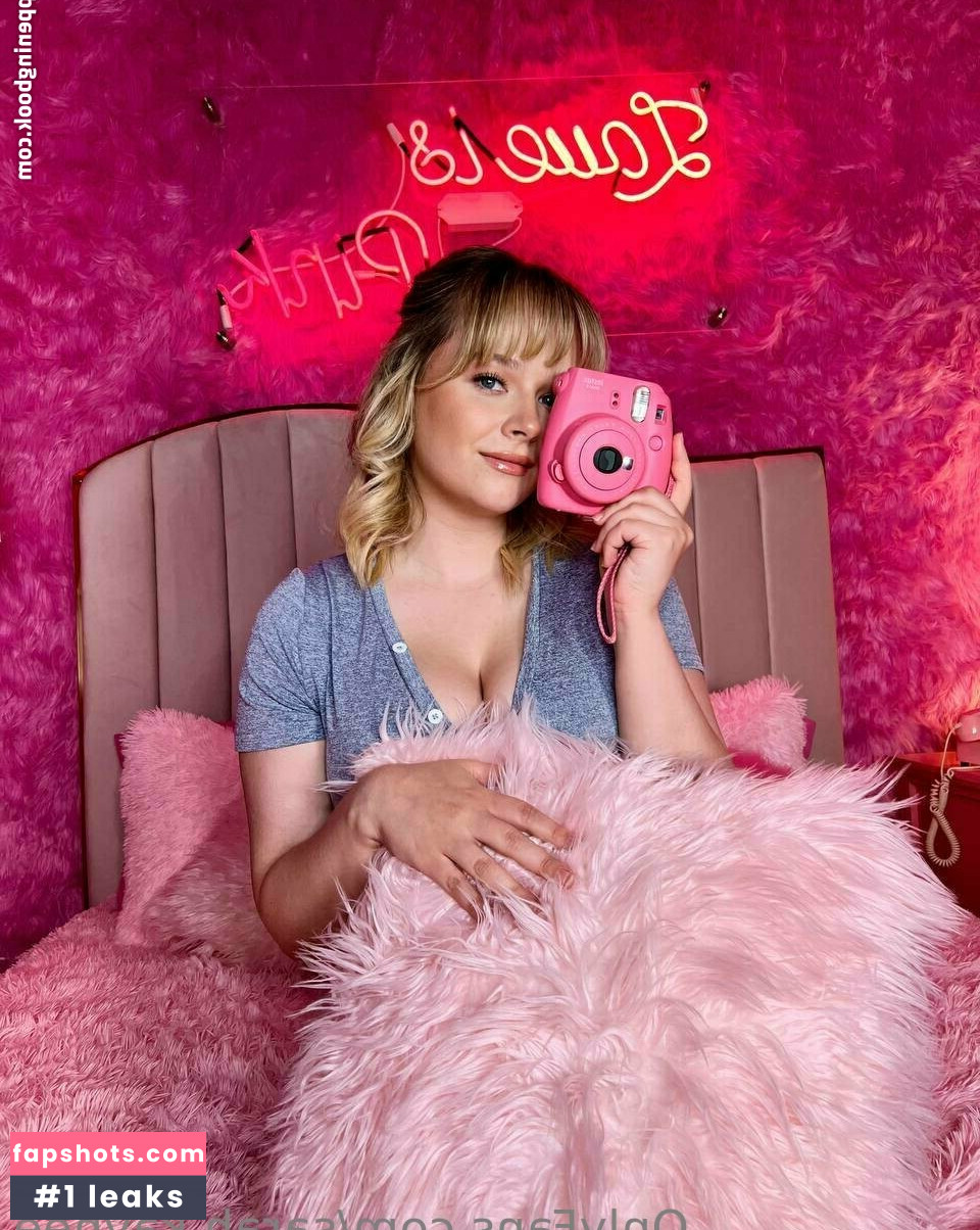 Sarah Kaynee gallery photo #30