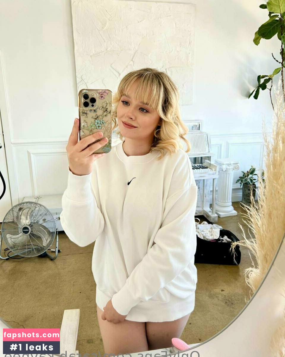 Sarah Kaynee gallery photo #32