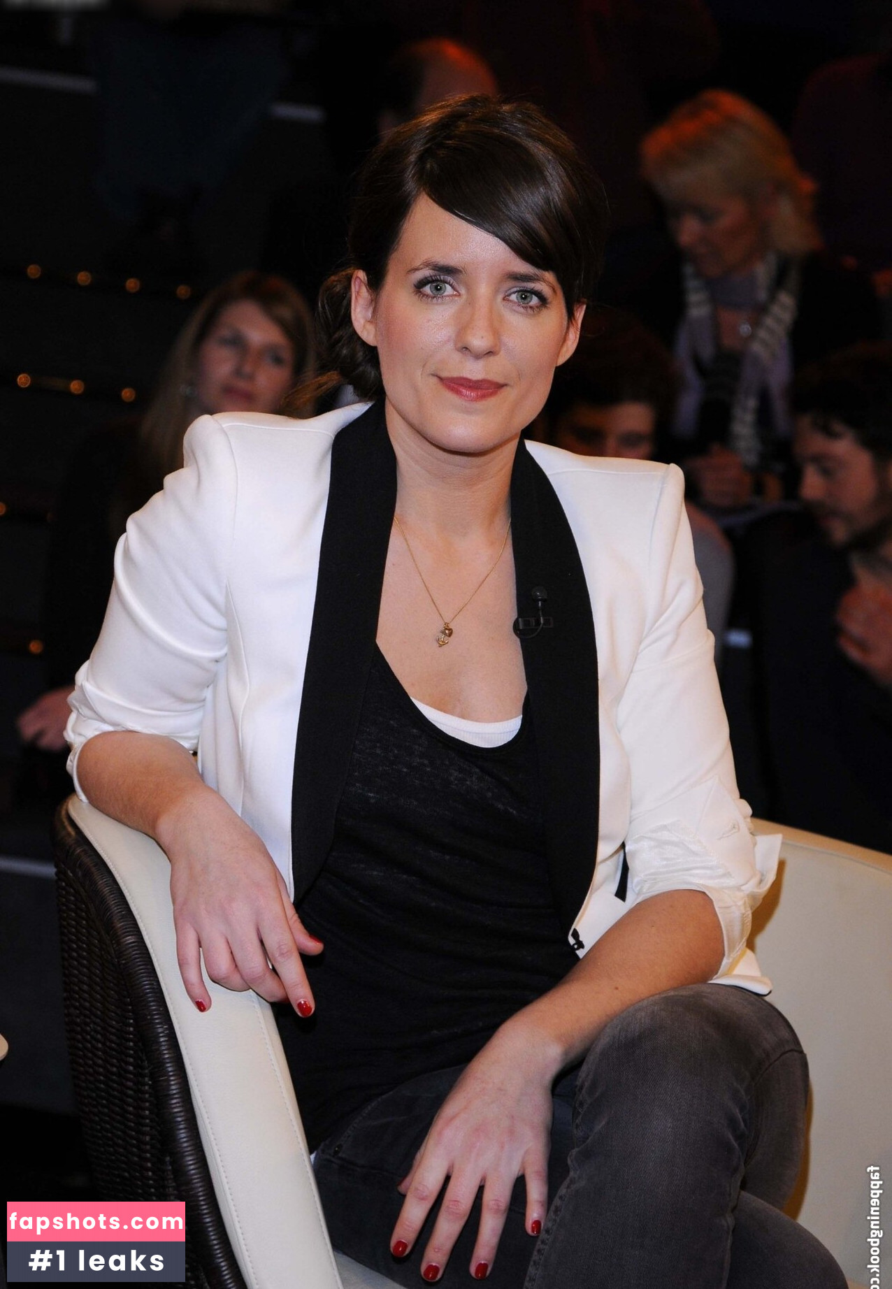 Sarah Kuttner gallery photo #17