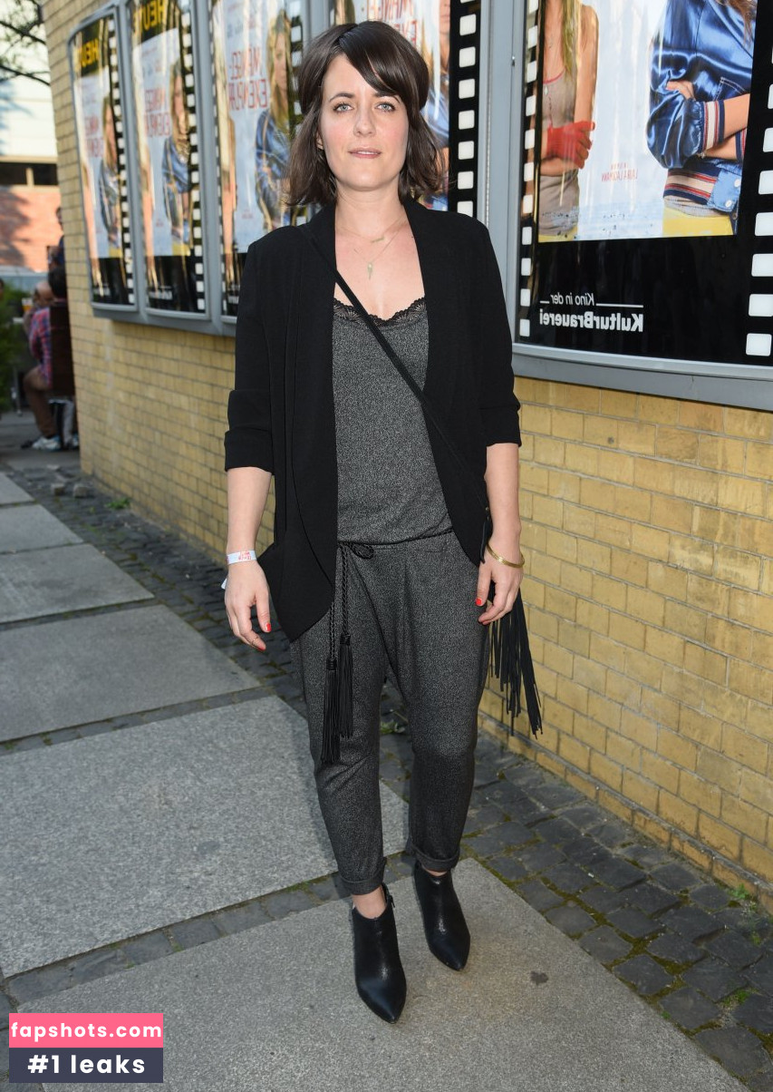 Sarah Kuttner gallery photo #32