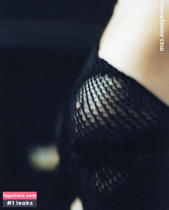 Sarah Kuttner gallery photo #35