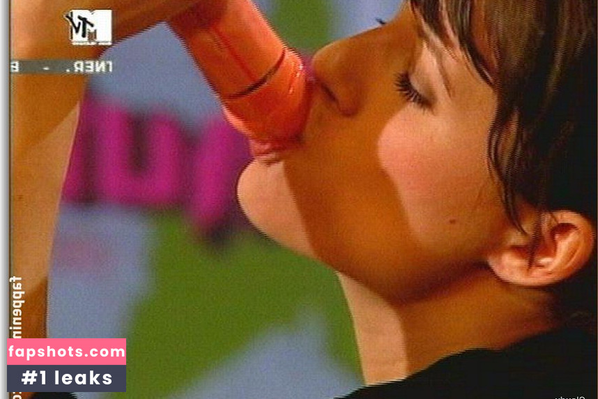 Sarah Kuttner gallery photo #42