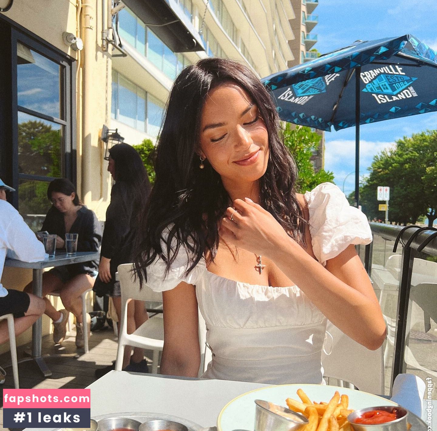 Sarah Lewis gallery photo #7