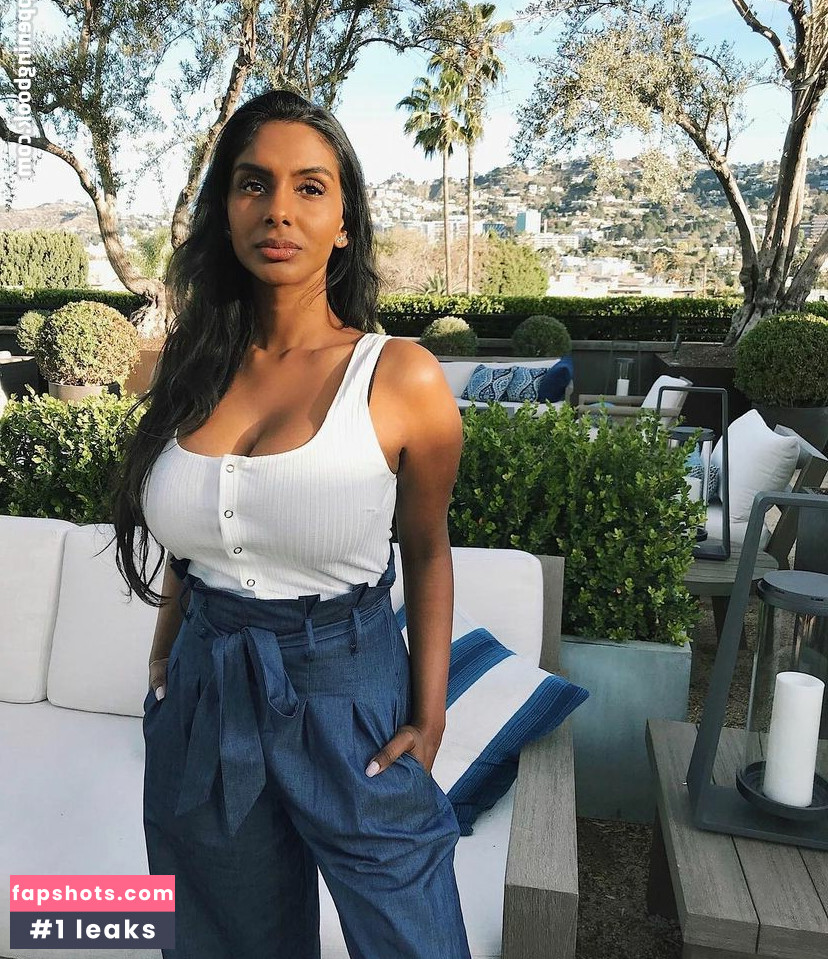 Sarah Mak gallery photo #24