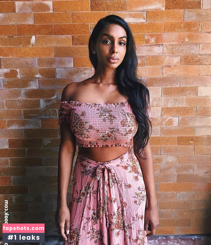 Sarah Mak gallery photo #27