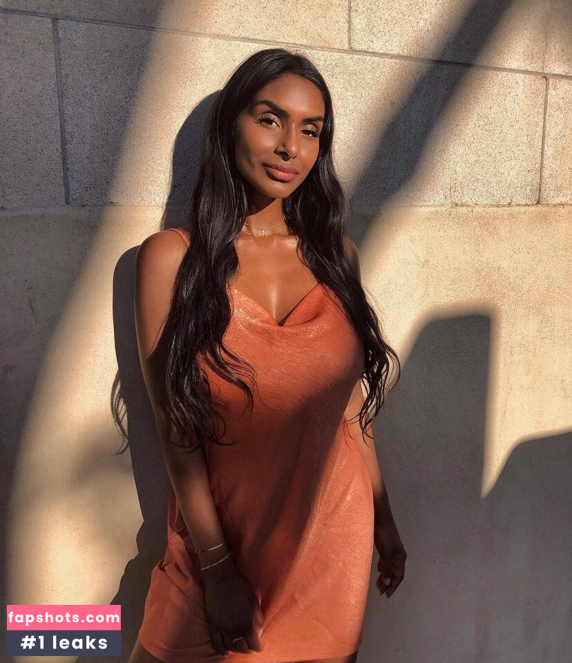 Sarah Mak gallery photo #30