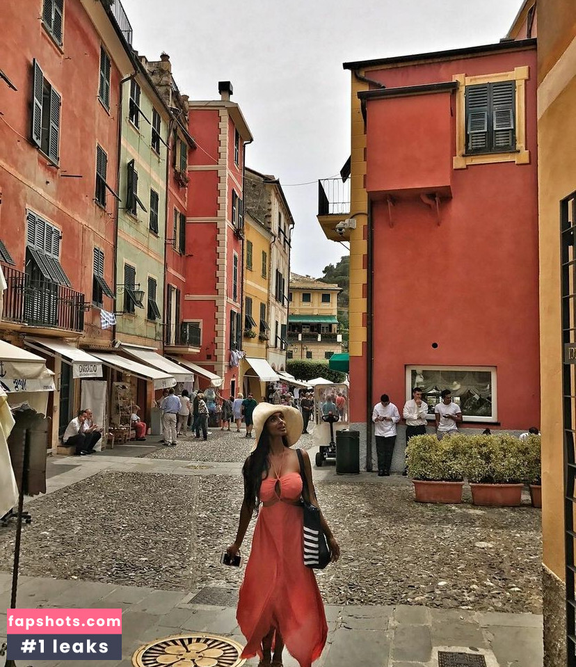 Sarah Mak gallery photo #5