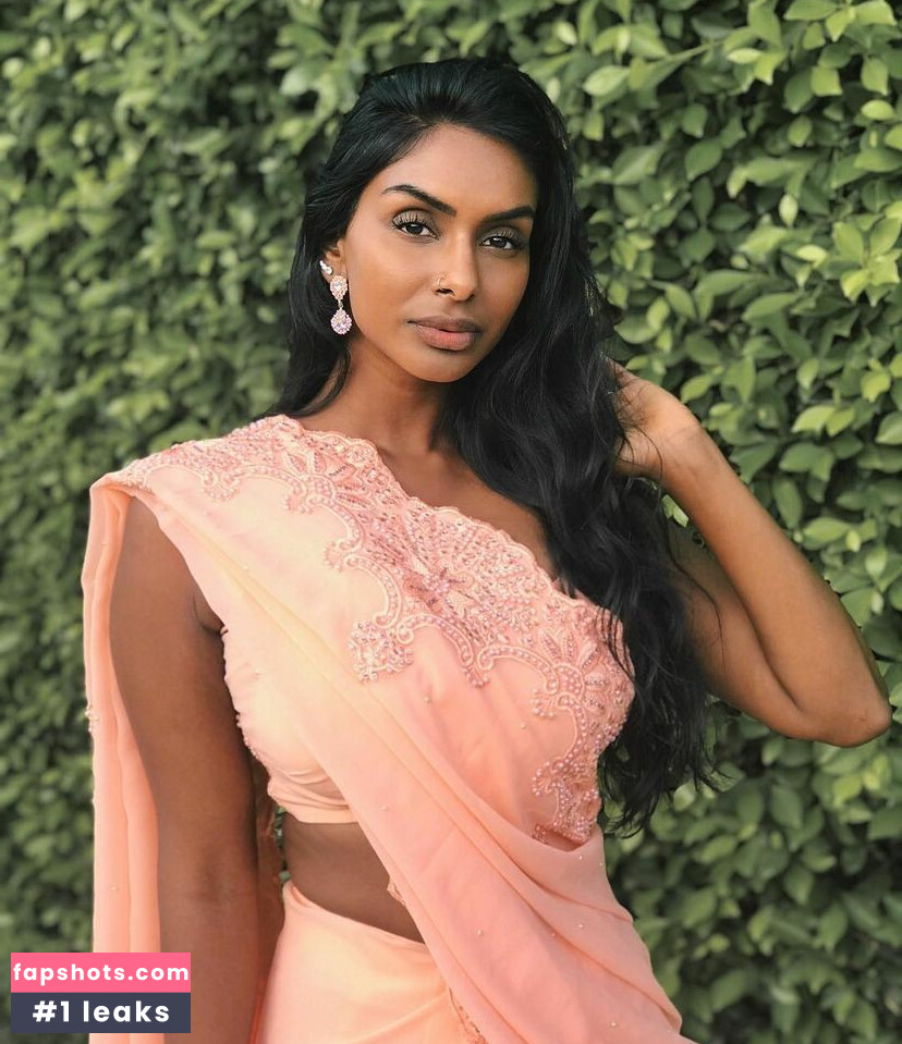 Sarah Mak gallery photo #9