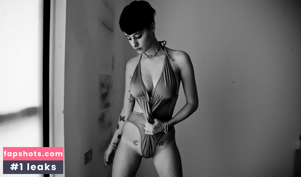 Sarah Manzoni gallery photo #4