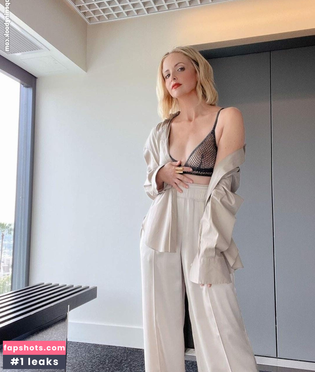 Sarah Michelle gallery photo #15