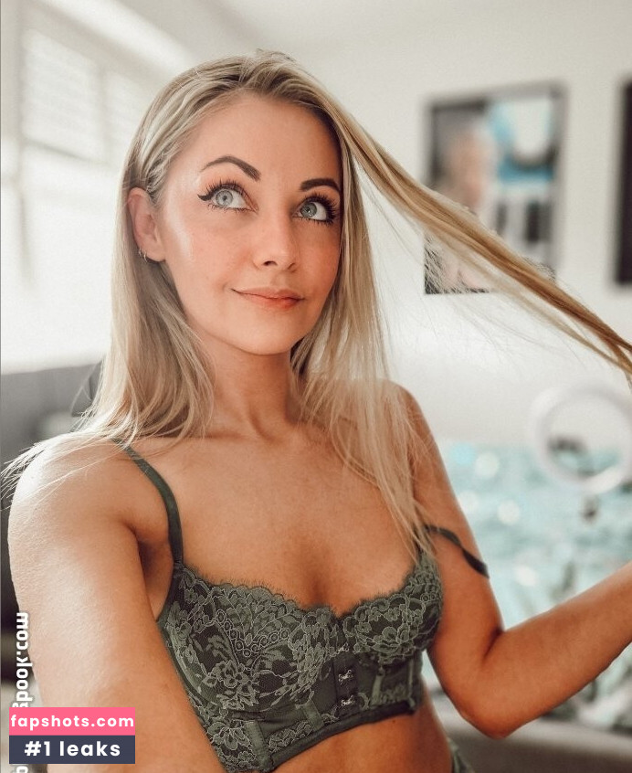 Sarah Milkowski gallery photo #22