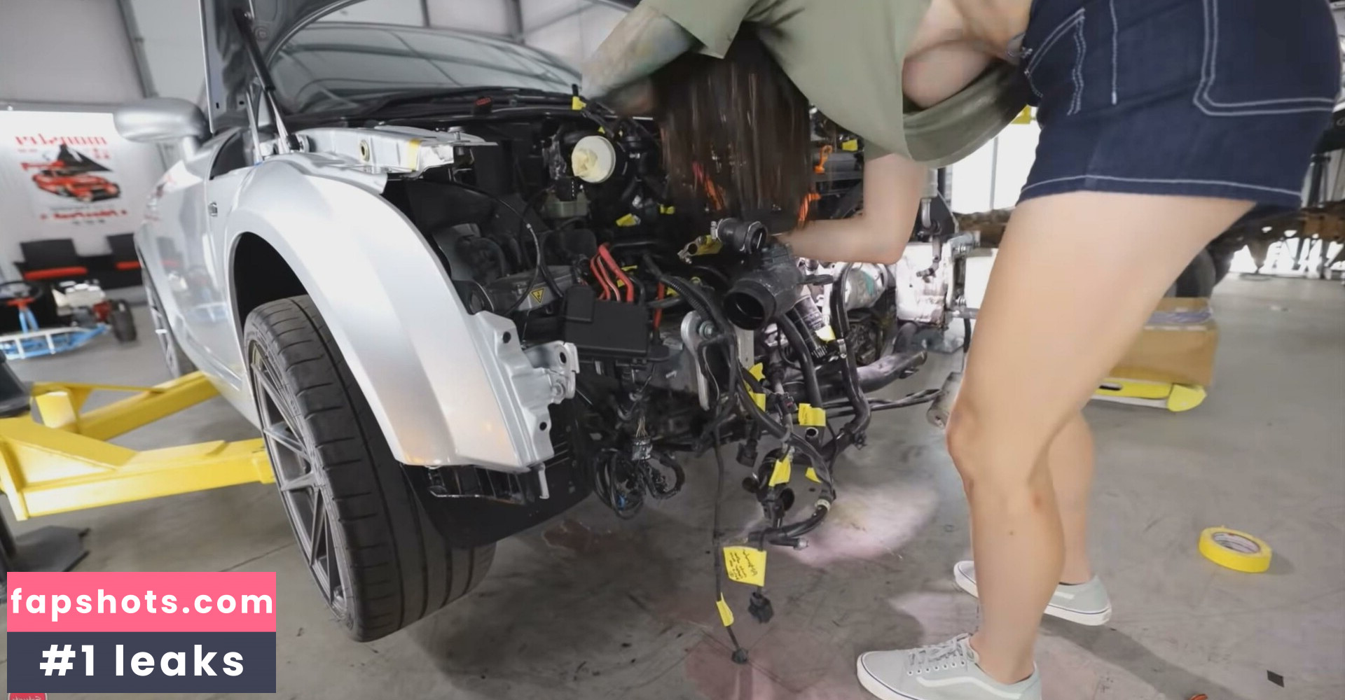 Sarah-n-Tuned, nude babe gallery