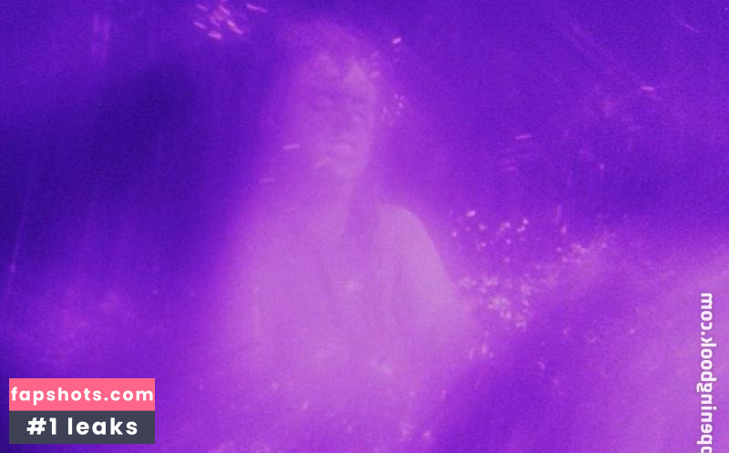 Sarah Neville gallery photo #8