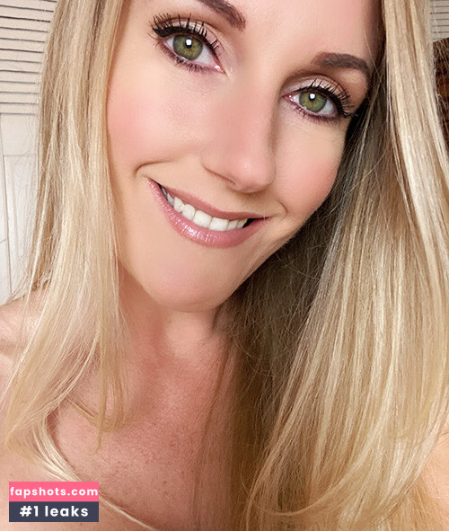 Sarah Passions gallery photo #2