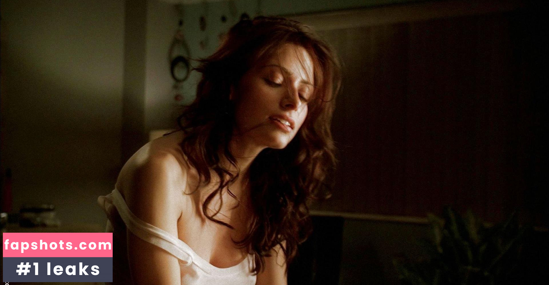 Sarah Shahi gallery photo #102