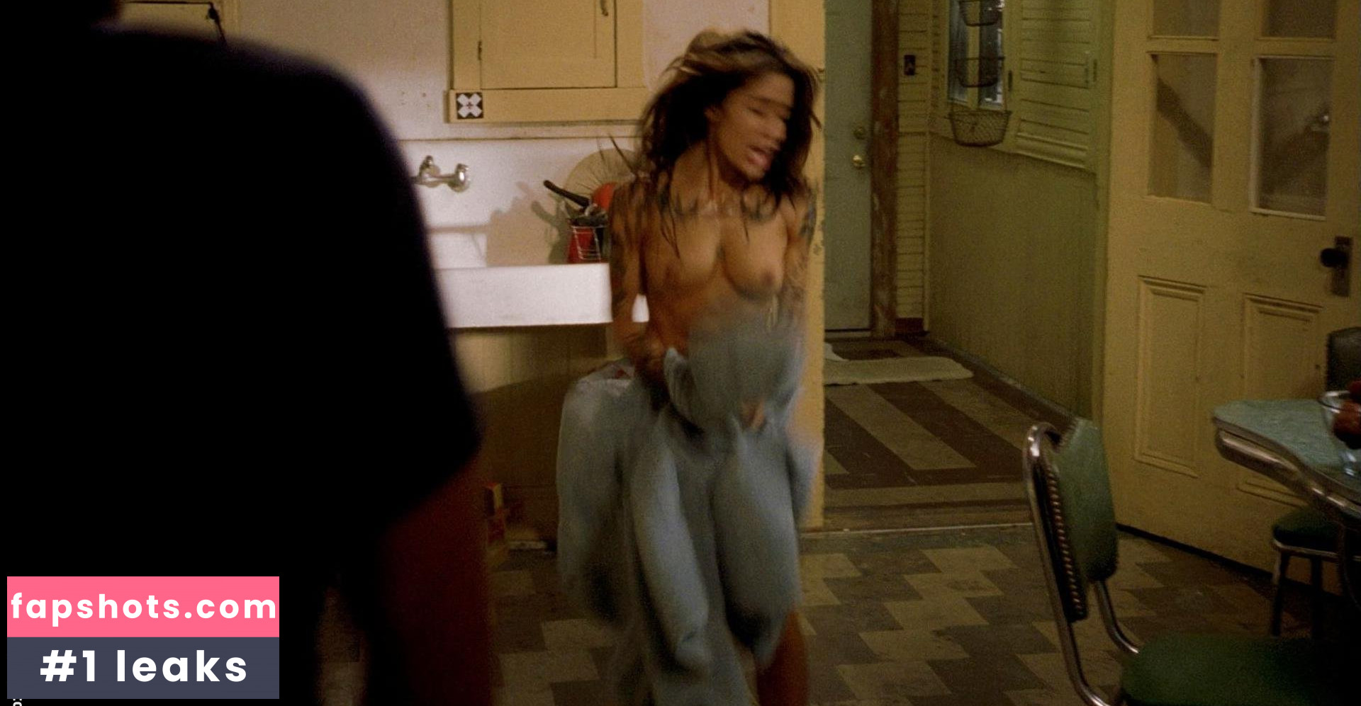 Sarah Shahi nude babe gallery