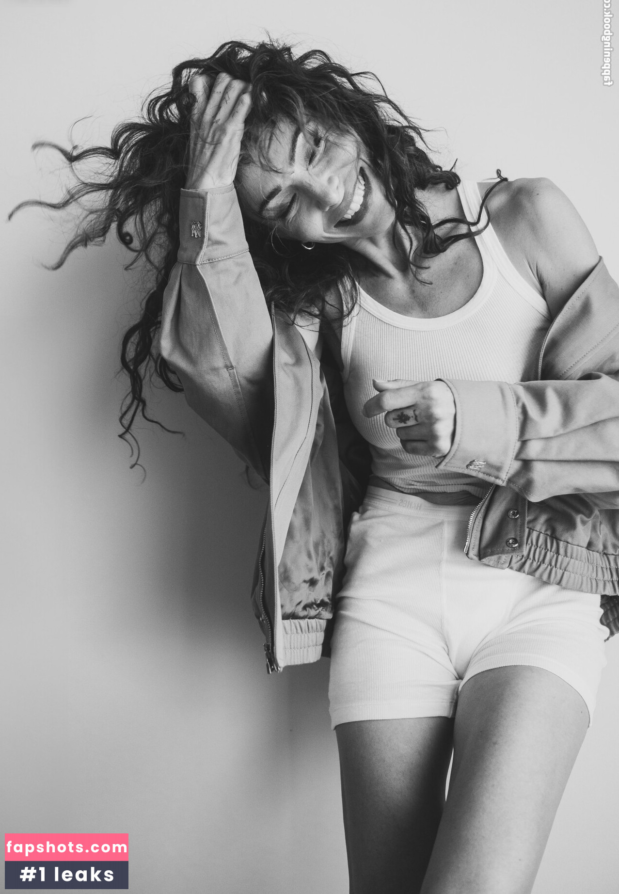 Sarah Shahi gallery photo #14