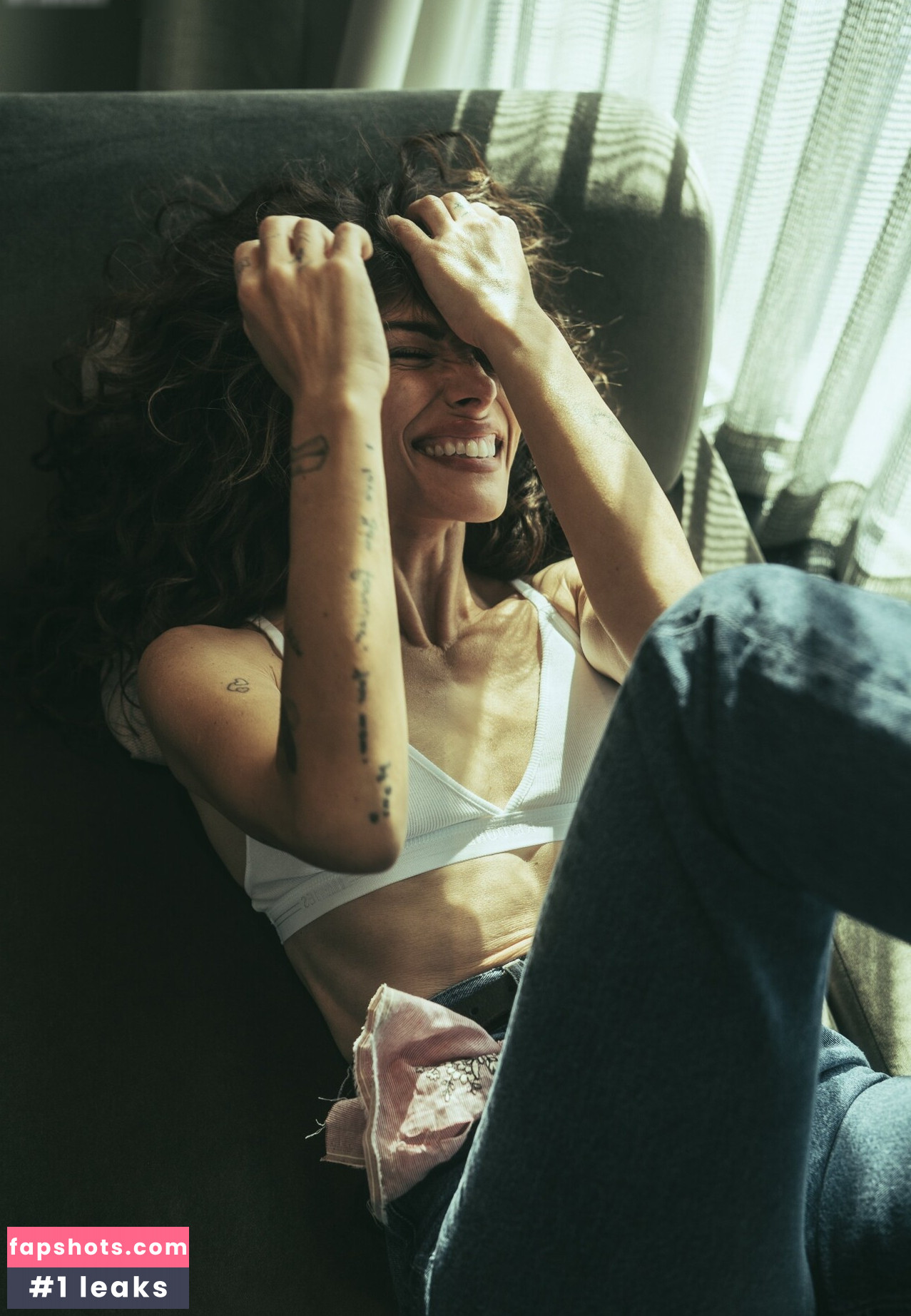 Sarah Shahi gallery photo #15