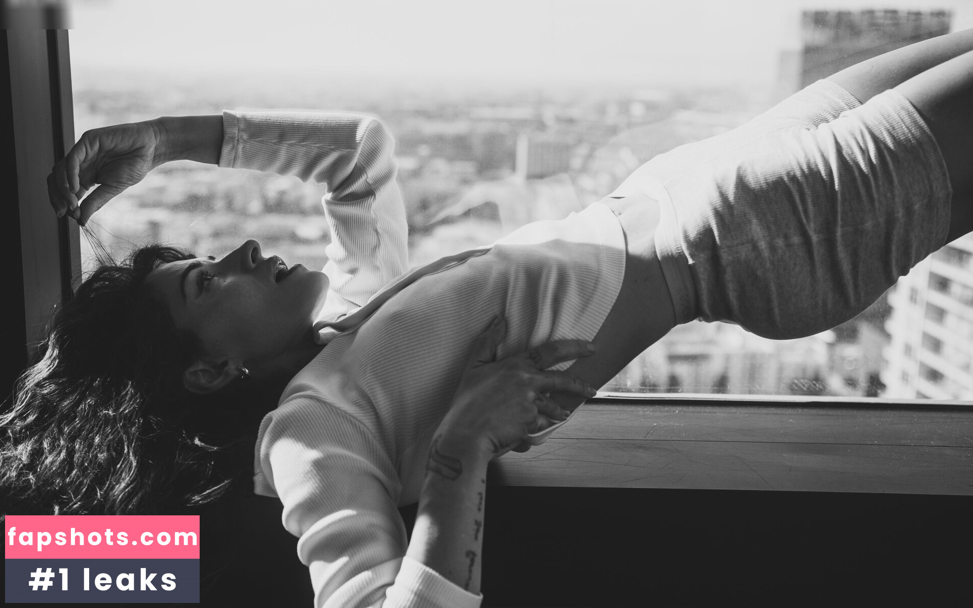 Sarah Shahi gallery photo #16