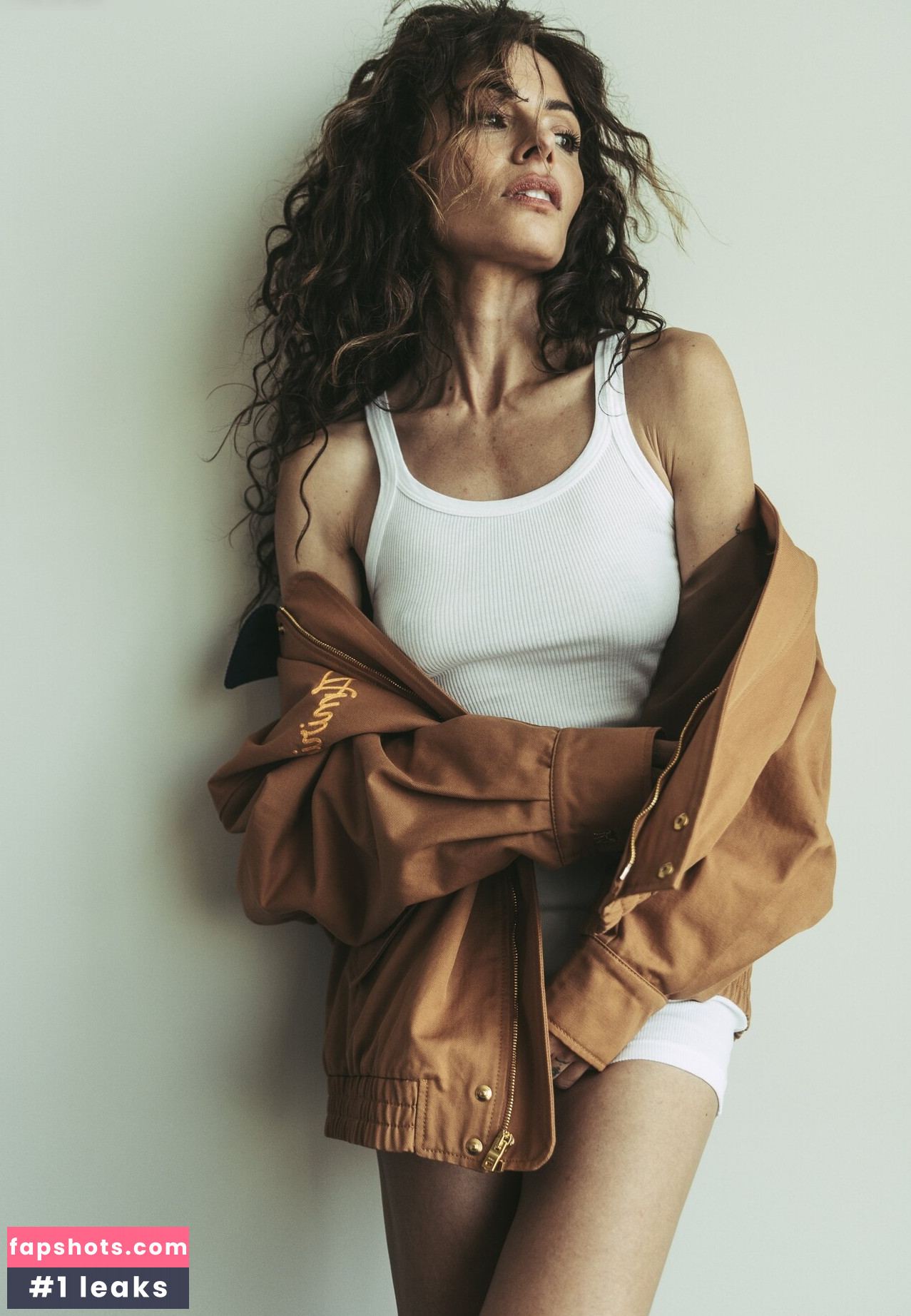 Sarah Shahi gallery photo #18