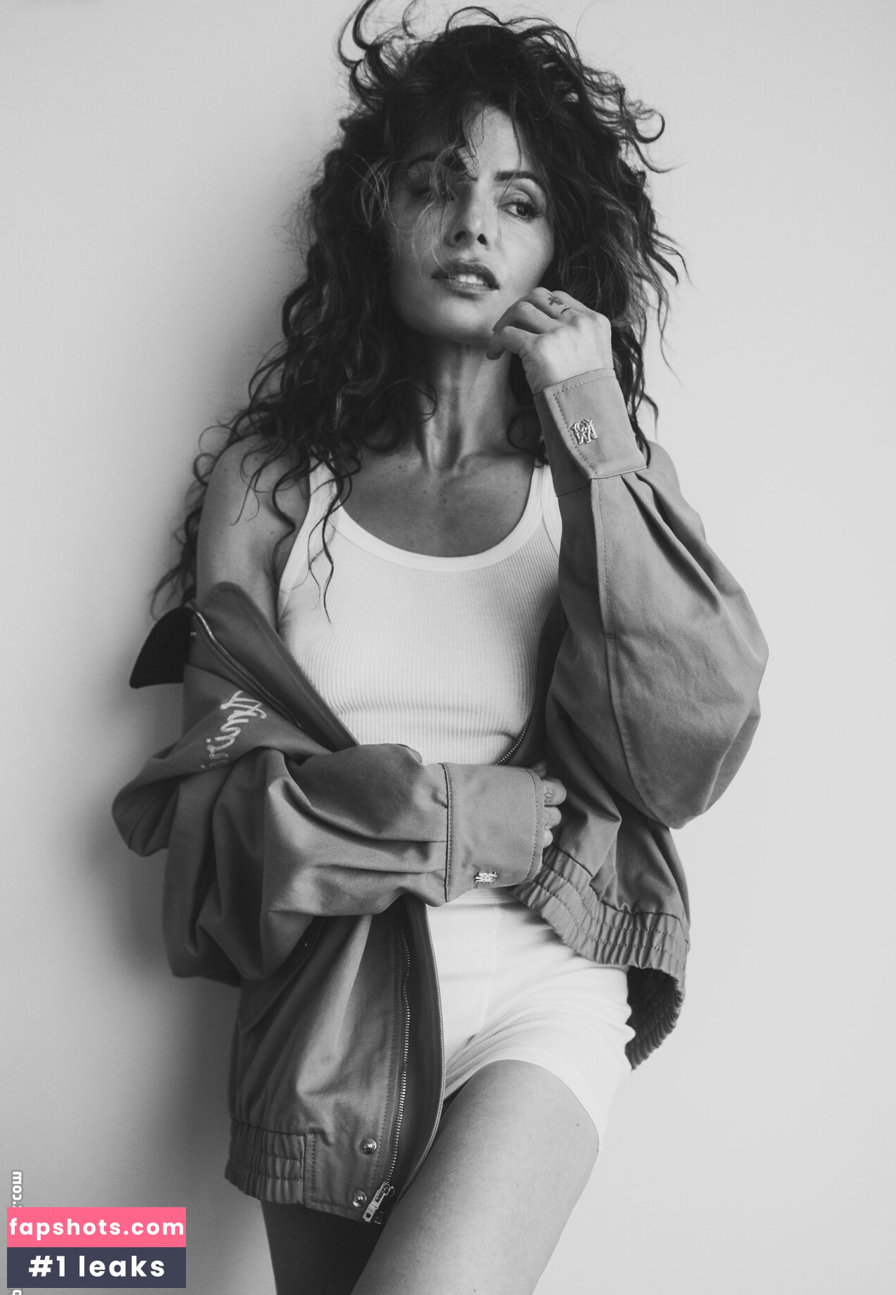 Sarah Shahi gallery photo #20