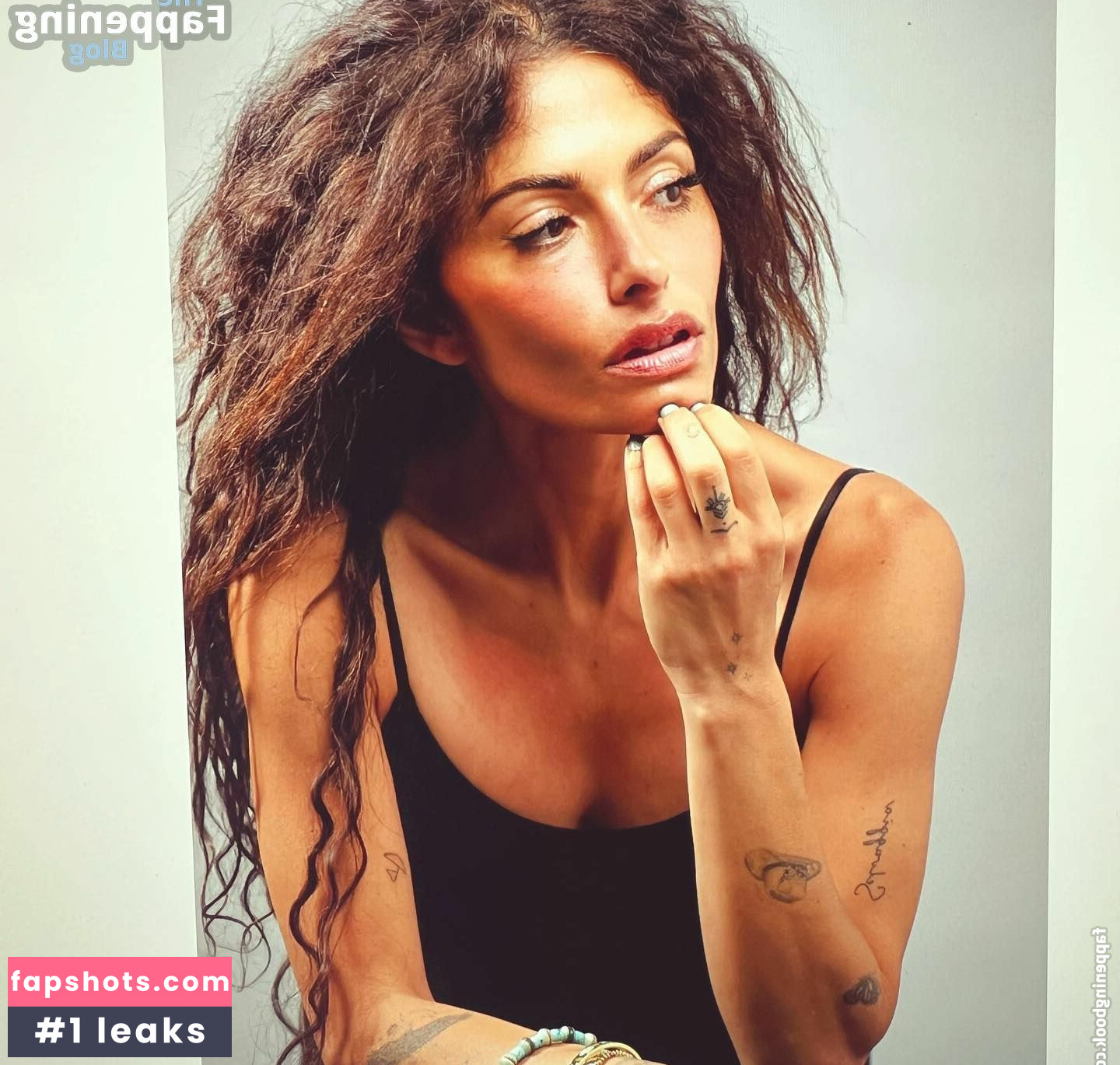 Sarah Shahi gallery photo #45