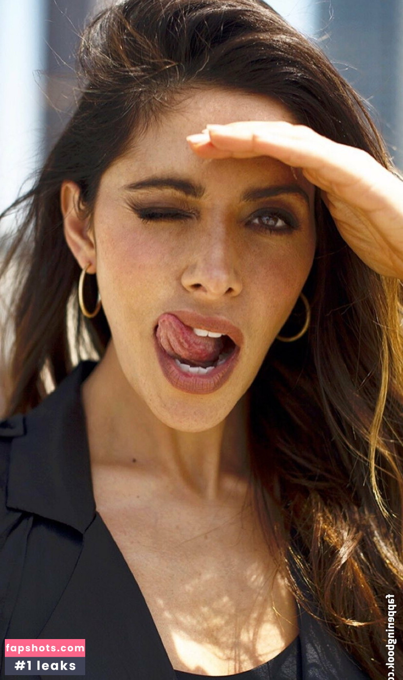 Sarah Shahi gallery photo #63