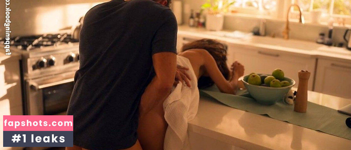 Sarah Shahi gallery photo #96