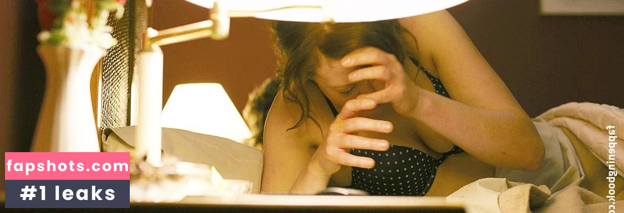 Sarah Snook gallery photo #21