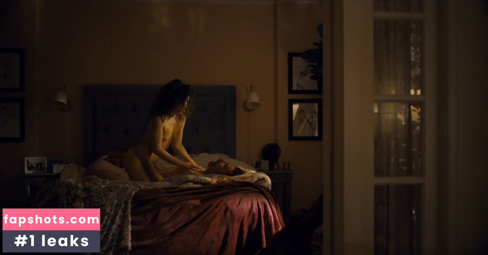 Sarah Stiles gallery photo #12