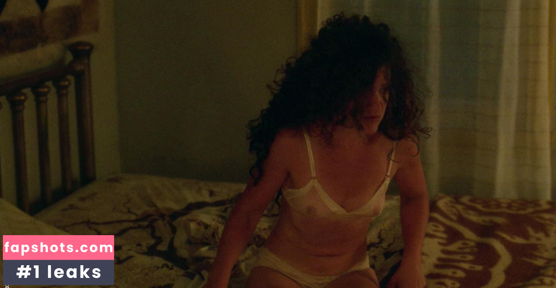 Sarah Stiles gallery photo #19