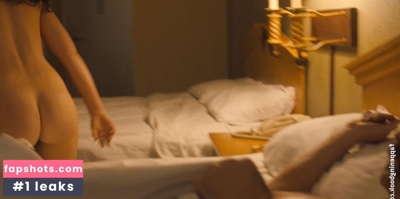 Sarah Stiles gallery photo #28