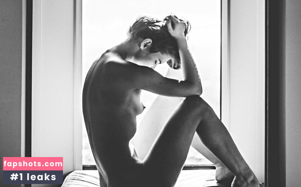 Sarah Tansy gallery photo #8