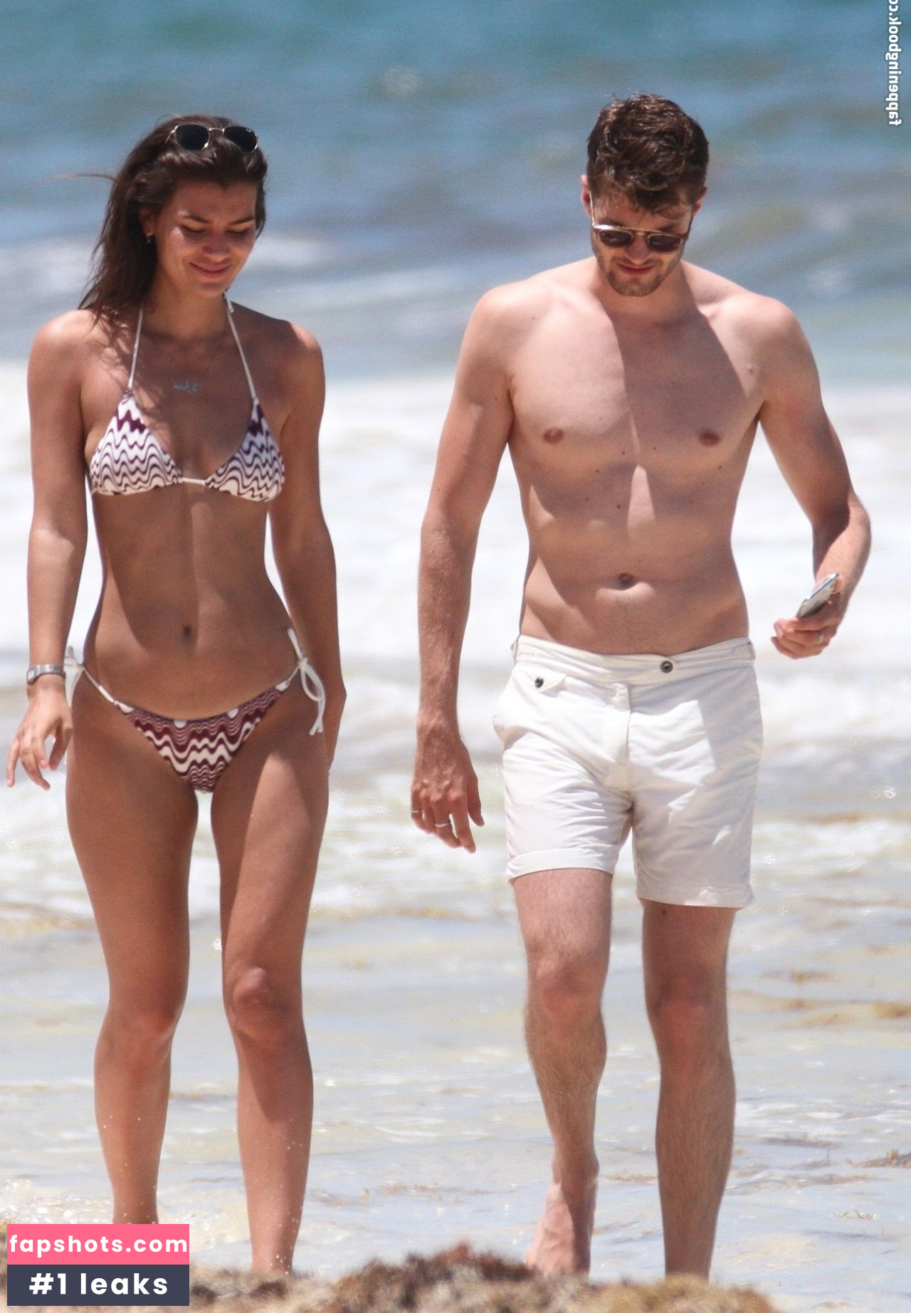 Sarah Tarleton gallery photo #26