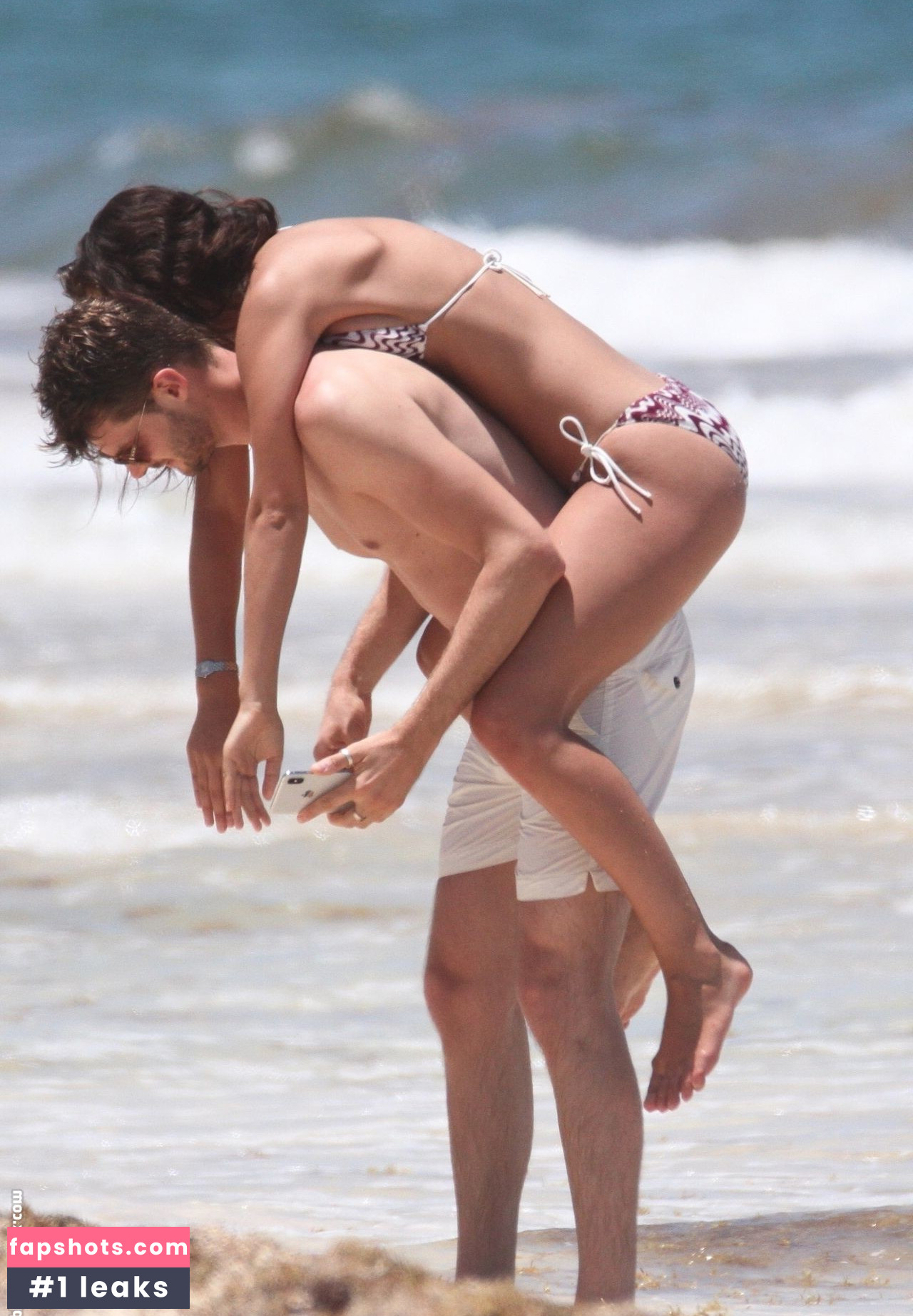 Sarah Tarleton gallery photo #31