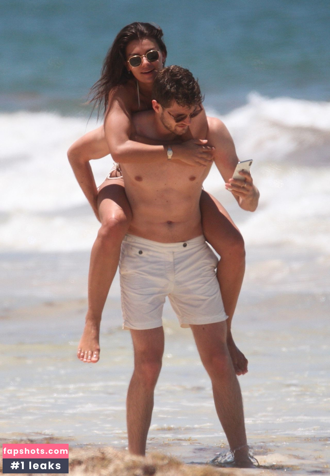 Sarah Tarleton gallery photo #33