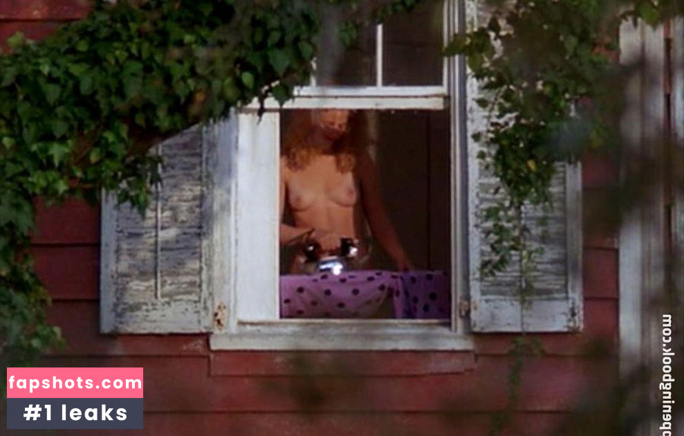 Sarah Trigger gallery photo #2