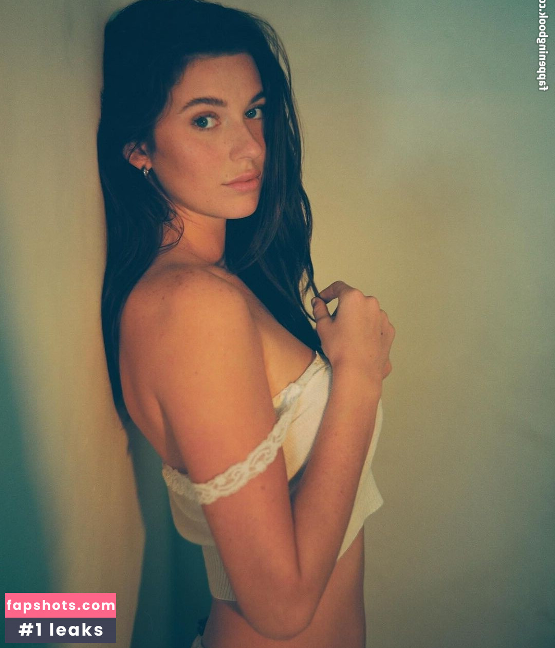 Sarah Waddles gallery photo #30