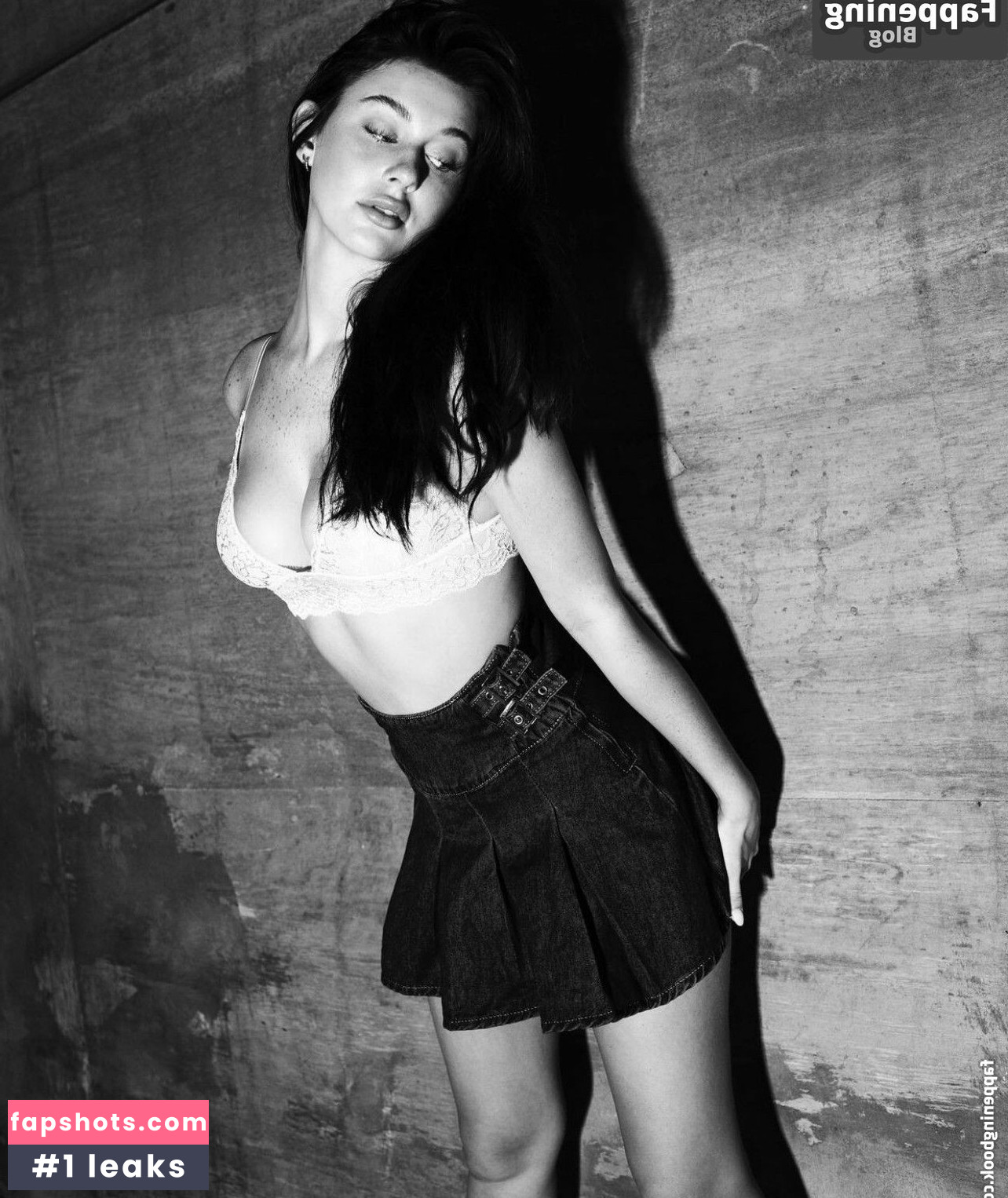 Sarah Waddles gallery photo #39