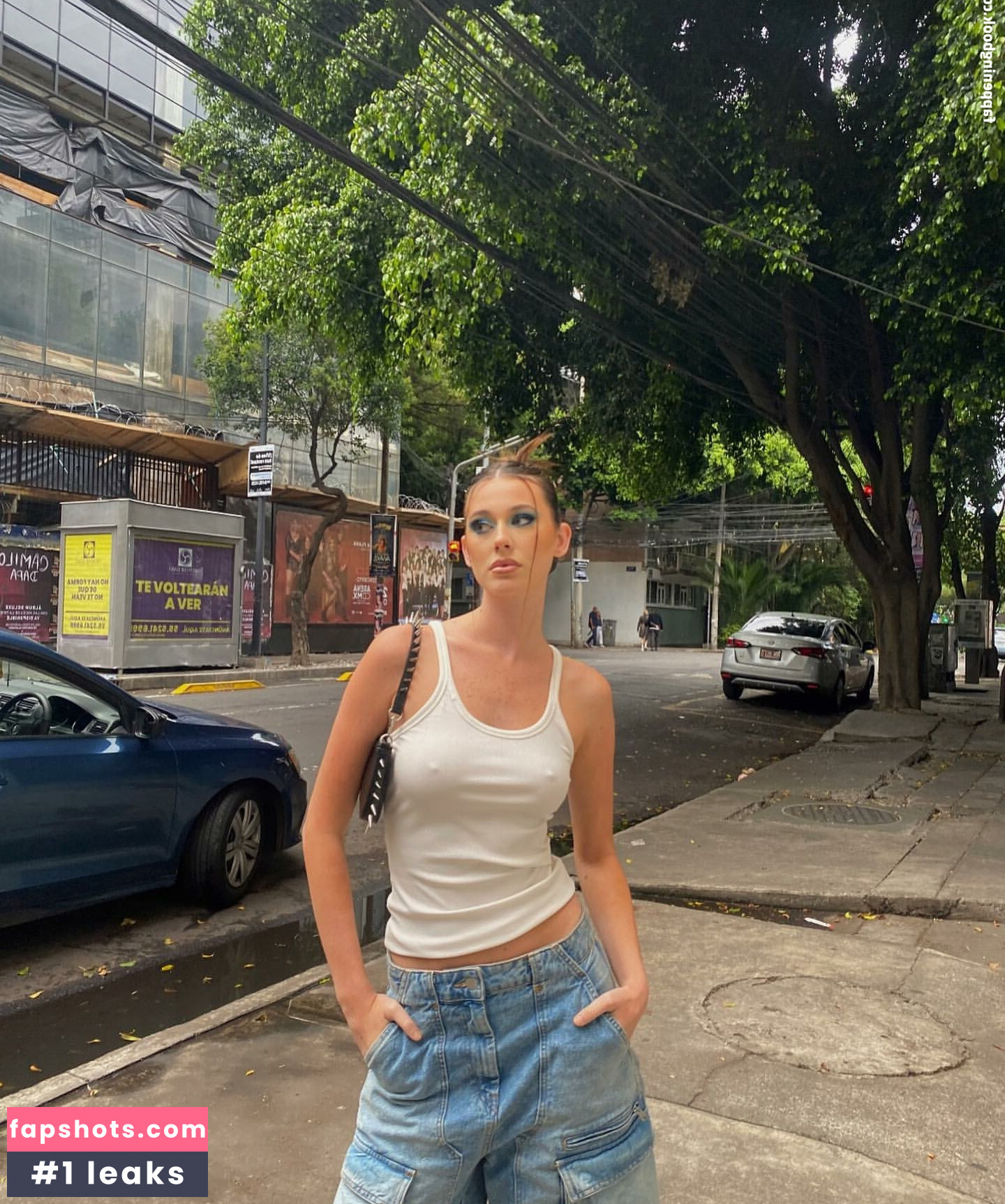 Sarah Waddles gallery photo #43