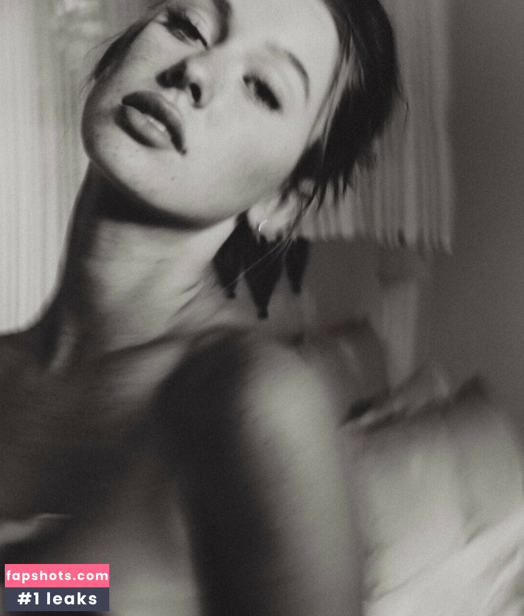 Sarah Waddles gallery photo #74