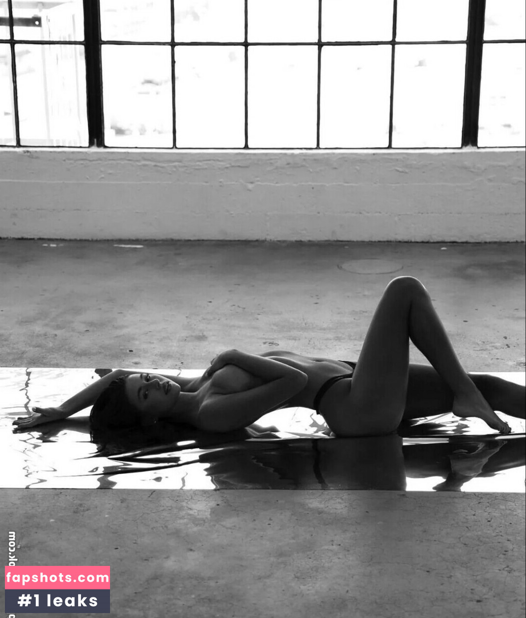 Sarah Waddles gallery photo #77