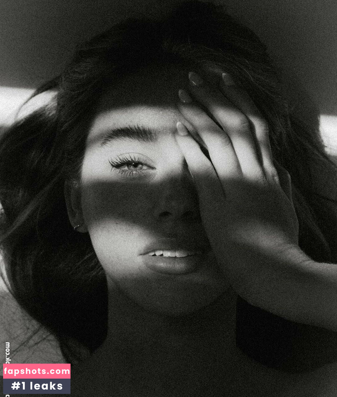 Sarah Waddles gallery photo #80